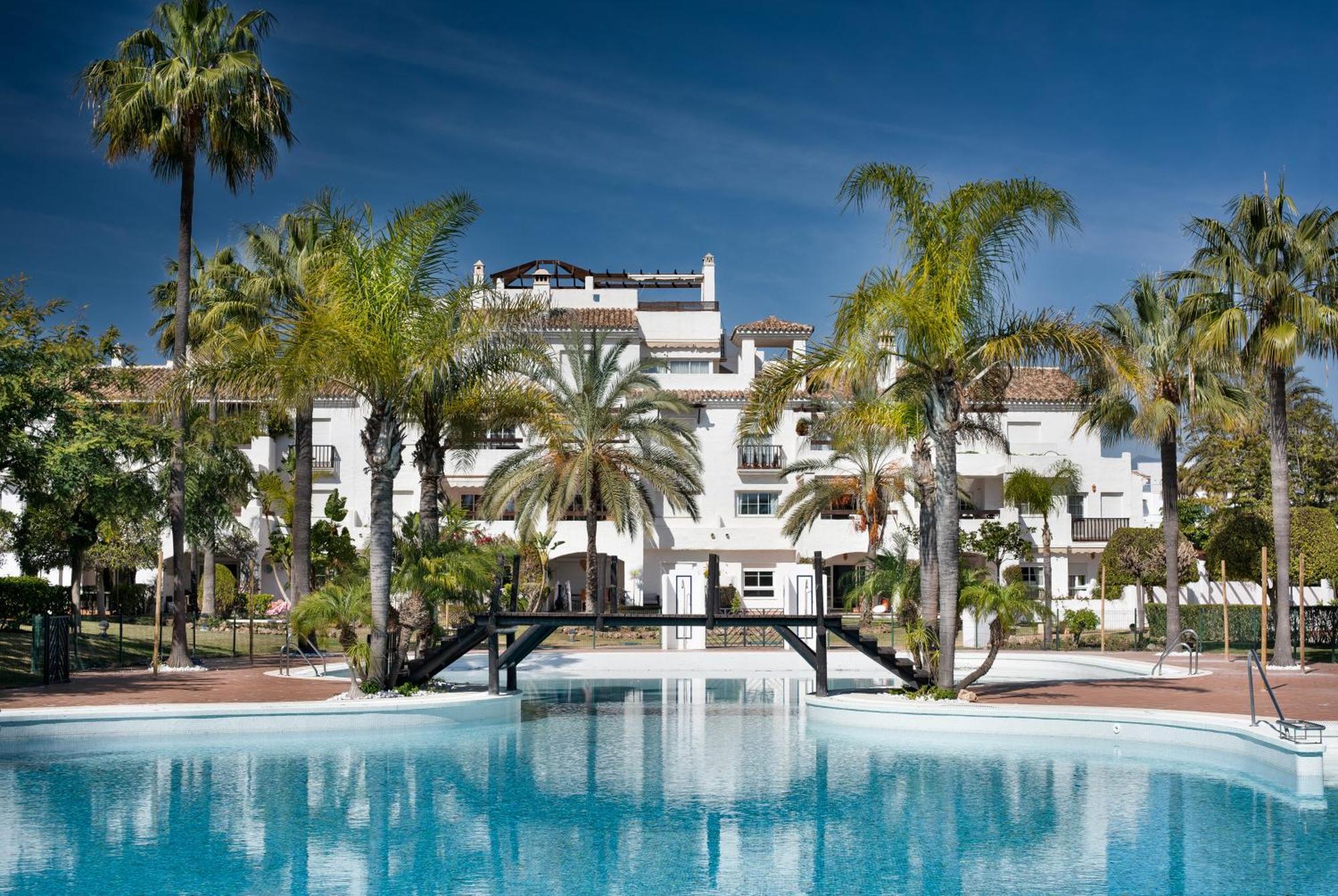 Beachfront 3b In Popular Adelfas - San Pedro Appartamento