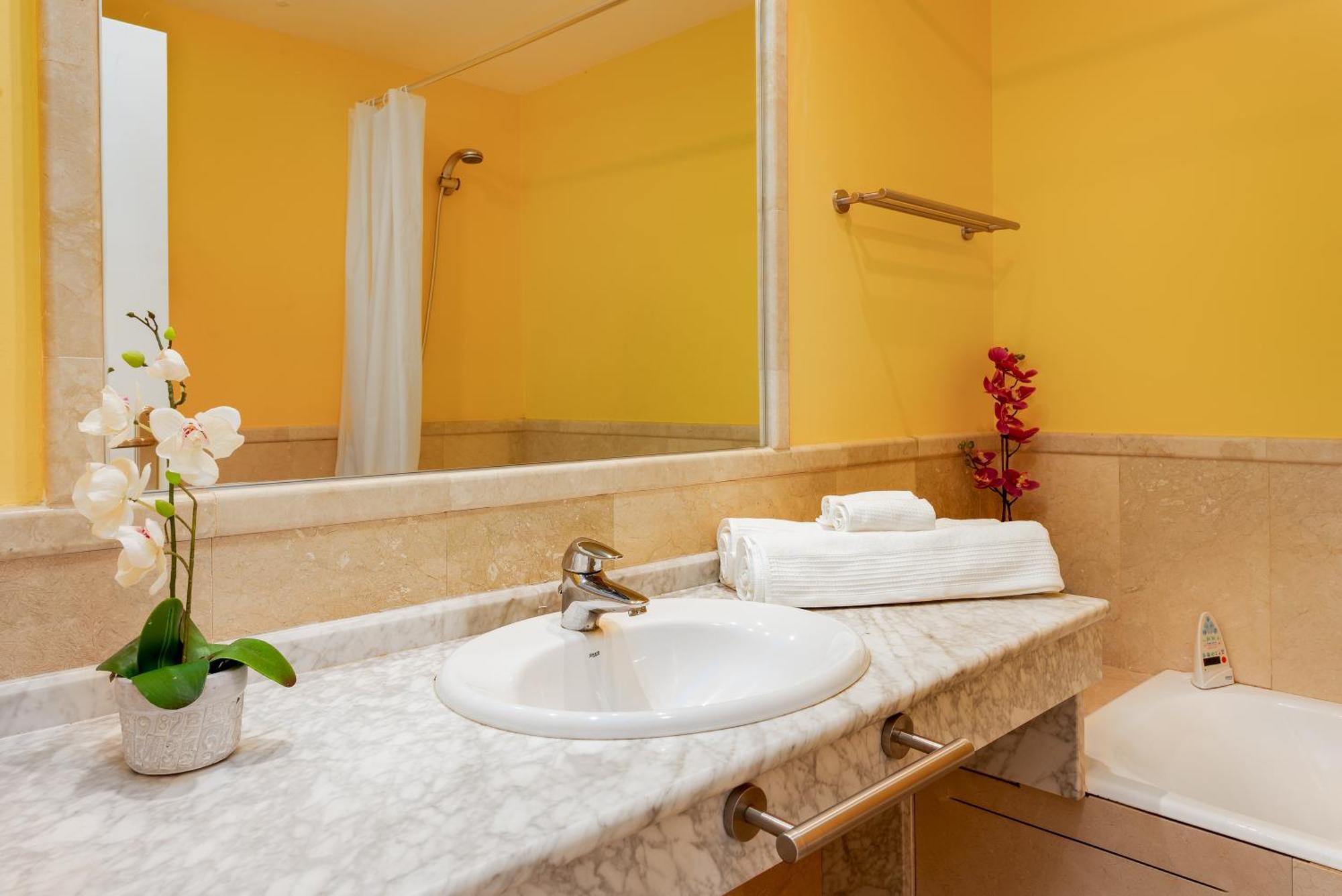 Beachfront 3b In Popular Adelfas - San Pedro Apartment Marbella