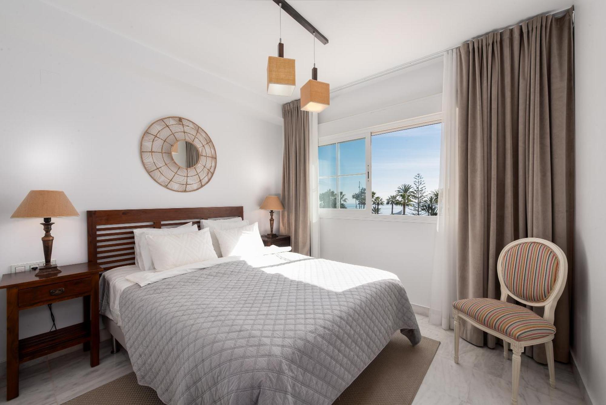 Beachfront 3b In Popular Adelfas - San Pedro Apartment *